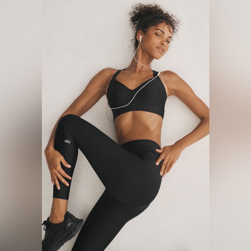 ALO Yoga Black Airlift High-Waist Crop Leggings M